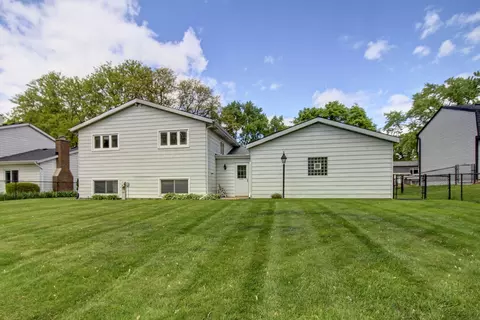 Exterior - 2266 Durham Dr, Wheaton, IL 60189 photo 3 of 4