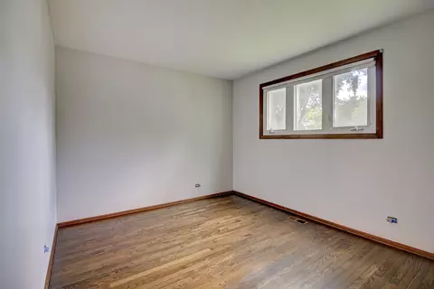Bedroom - 2266 Durham Dr, Wheaton, IL 60189 photo 4 of 4