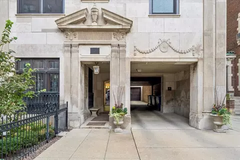 707 W Junior Ter #10, Chicago, IL 60613