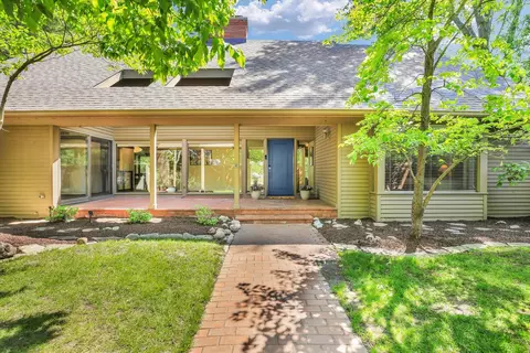 10 Carriage Way, Champaign, IL 61821
