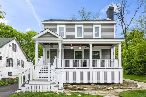 331 E Russell St, Barrington, IL 60010