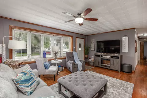 Living - 5400 W 83rd Pl, Burbank, IL 60459 photo 1 of 3