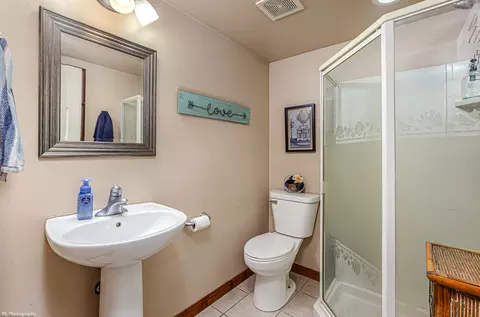 Bath - 5400 W 83rd Pl, Burbank, IL 60459 photo 2 of 2