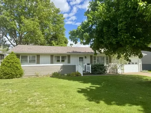 2613 N 11th St, Clinton, IA 52732