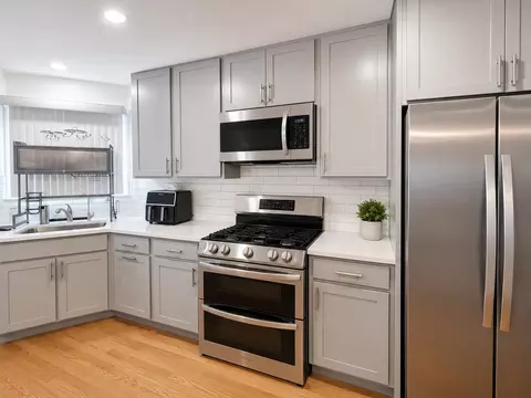Kitchen - 625 Devonshire Dr, Des Plaines, IL 60018 photo 1 of 1