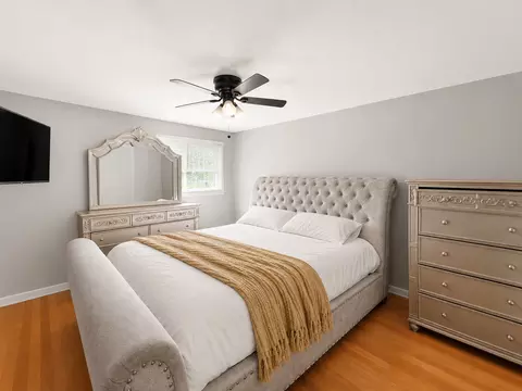 Bedroom - 625 Devonshire Dr, Des Plaines, IL 60018 photo 1 of 2