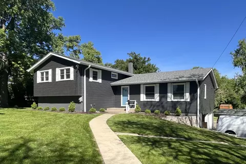 704 Plainfield Rd, Downers Grove, IL 60516