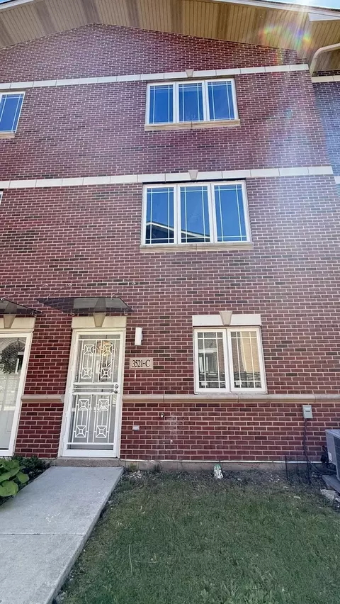 3521 S Parnell Ave #C, Chicago, IL 60609