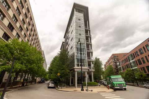 845 N Kingsbury St #704, Chicago, IL 60610