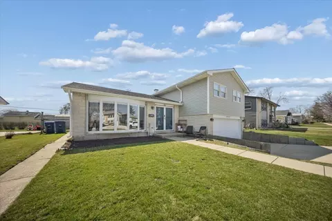 Exterior - 703 Westmere Rd, Des Plaines, IL 60016 photo 2 of 4