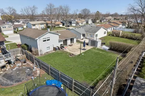 View/Area - 703 Westmere Rd, Des Plaines, IL 60016 photo 1 of 7