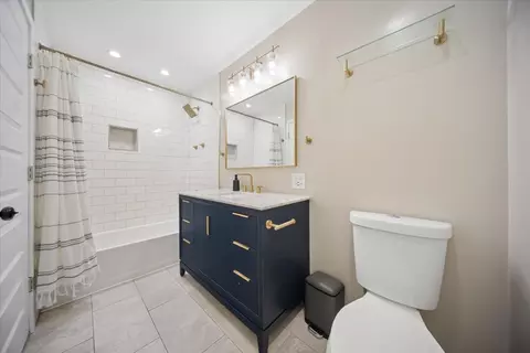 Bath - 703 Westmere Rd, Des Plaines, IL 60016 photo 3 of 4