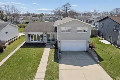 View/Area - 703 Westmere Rd, Des Plaines, IL 60016 photo 2 of 7