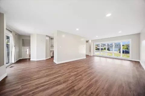 Living - 703 Westmere Rd, Des Plaines, IL 60016 photo 2 of 6