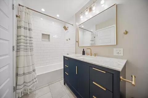Bath - 703 Westmere Rd, Des Plaines, IL 60016 photo 4 of 4