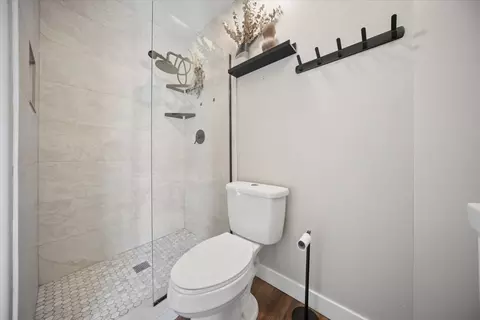 Bath - 703 Westmere Rd, Des Plaines, IL 60016 photo 2 of 4