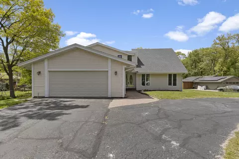 5044 Lanterne Ct, Loves Park, IL 61111