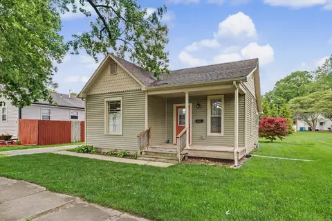 708 E Center St, Monticello, IL 61856