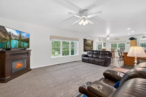 Living - 1001 Madison Ave, Mchenry, IL 60050 photo 1 of 2