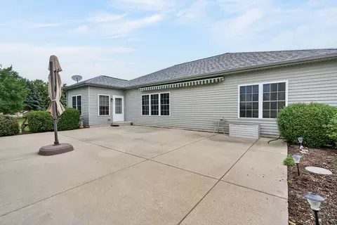 Exterior - 1001 Madison Ave, Mchenry, IL 60050 photo 4 of 8
