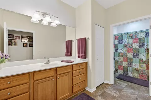 Bath - 1001 Madison Ave, Mchenry, IL 60050 photo 3 of 4
