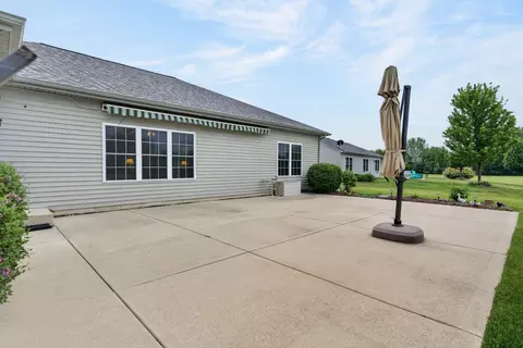 Exterior - 1001 Madison Ave, Mchenry, IL 60050 photo 5 of 8