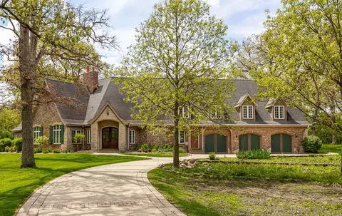7 S460 Donwood Dr, Naperville, IL 60540