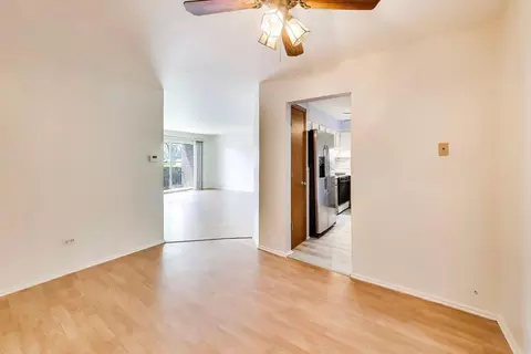 Dining - 1425 Sandpebble Dr #104, Wheeling, IL 60090 photo 2 of 2
