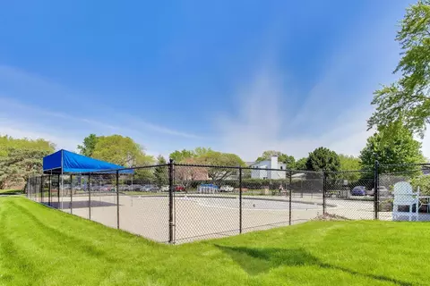 Exterior - 1425 Sandpebble Dr #104, Wheeling, IL 60090 photo 4 of 6