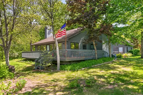 1110 White Pine Dr, Dixon, IL 61021