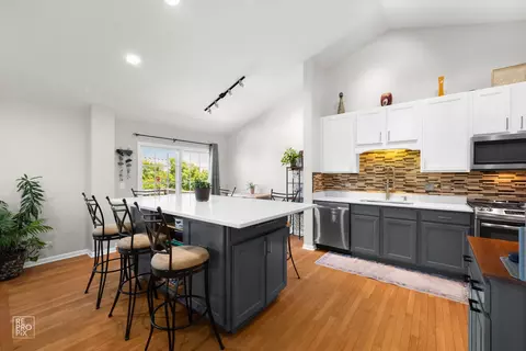 Kitchen - 1948 Sundrop Ct, Bartlett, IL 60103 photo 1 of 5