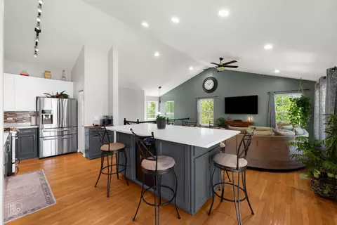 Kitchen - 1948 Sundrop Ct, Bartlett, IL 60103 photo 5 of 5