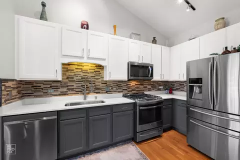 Kitchen - 1948 Sundrop Ct, Bartlett, IL 60103 photo 3 of 5