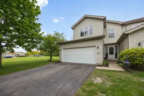 709 Carlisle Dr, Woodstock, IL 60098