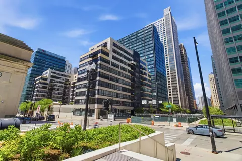 130 S Canal St #721, Chicago, IL 60606
