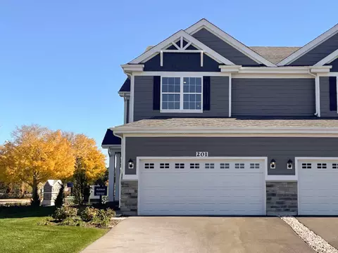 201 Charlestowne Lakes Dr, Saint Charles, IL 60174