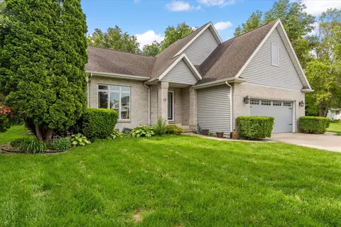 13 Corrine Ct, Monticello, IL 61856