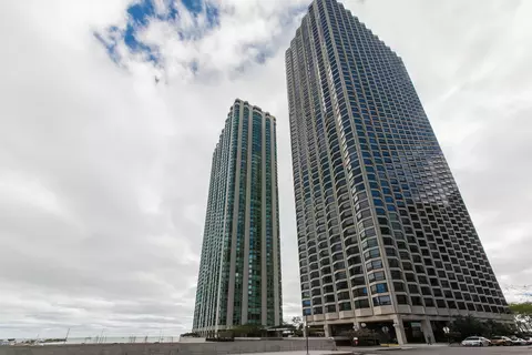 195 N Harbor Dr #4209, Chicago, IL 60601