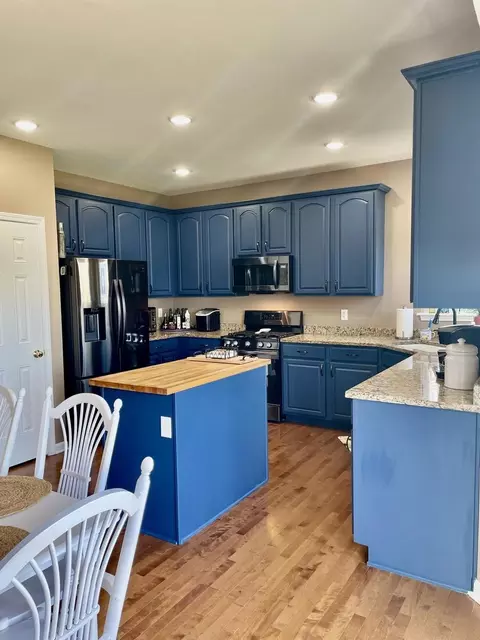 Kitchen - 1150 Bailey Rd, Sycamore, IL 60178 photo 2 of 4