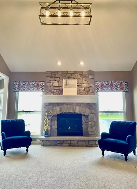 Living - 1150 Bailey Rd, Sycamore, IL 60178 photo 4 of 5