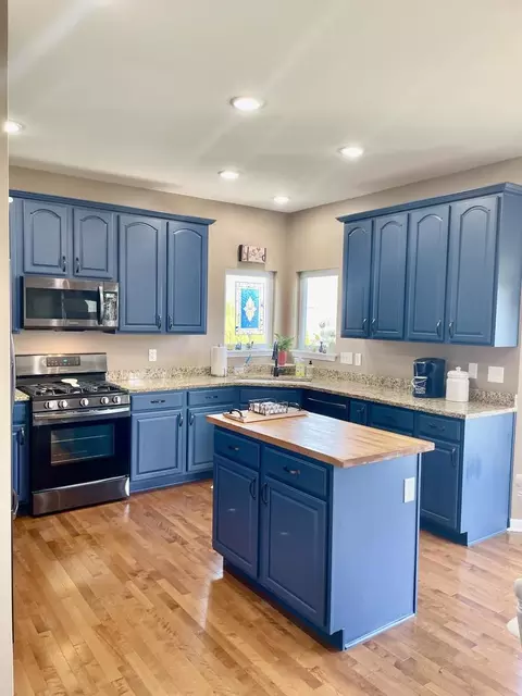 Kitchen - 1150 Bailey Rd, Sycamore, IL 60178 photo 3 of 4