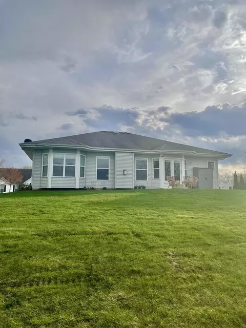 Exterior - 1150 Bailey Rd, Sycamore, IL 60178 photo 2 of 2