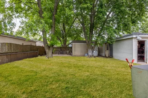 Exterior - 275 Plainview Dr, Bolingbrook, IL 60440 photo 3 of 4