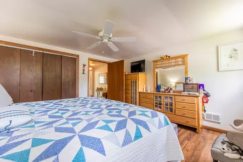 Bedroom - 275 Plainview Dr, Bolingbrook, IL 60440 photo 4 of 5