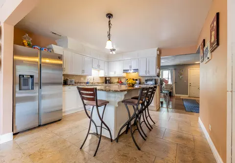 Kitchen - 275 Plainview Dr, Bolingbrook, IL 60440 photo 3 of 4
