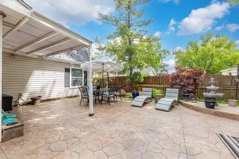 Exterior - 275 Plainview Dr, Bolingbrook, IL 60440 photo 2 of 4