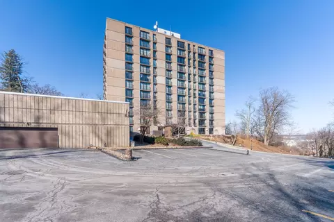 1800 7th St #10E, East Moline, IL 61244