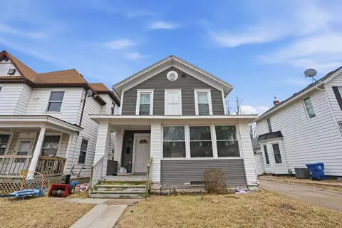 327 E 11th St, Davenport, IA 52803