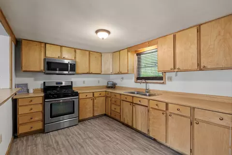 Kitchen - 427 14th Ave, Silvis, IL 61282 photo 1 of 4