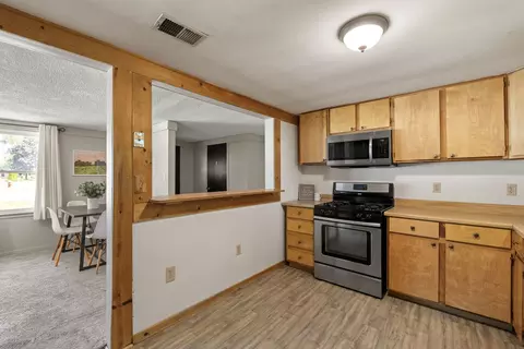 Kitchen - 427 14th Ave, Silvis, IL 61282 photo 4 of 4